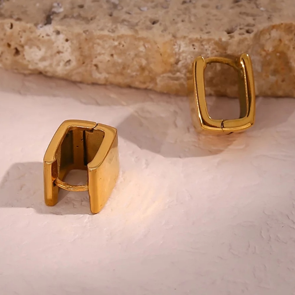 New Minimalist Square 18k Gold Huggies Earring - Picture 6 of 7
